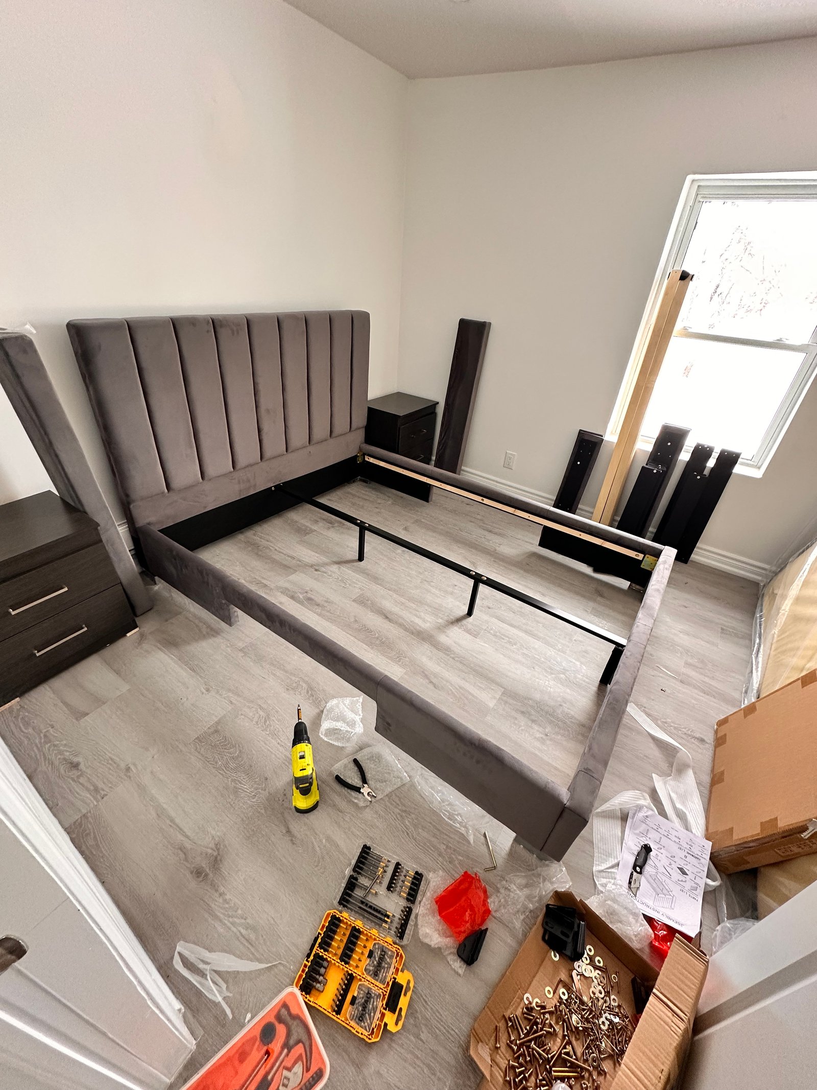 Accent wall with recessed lighting