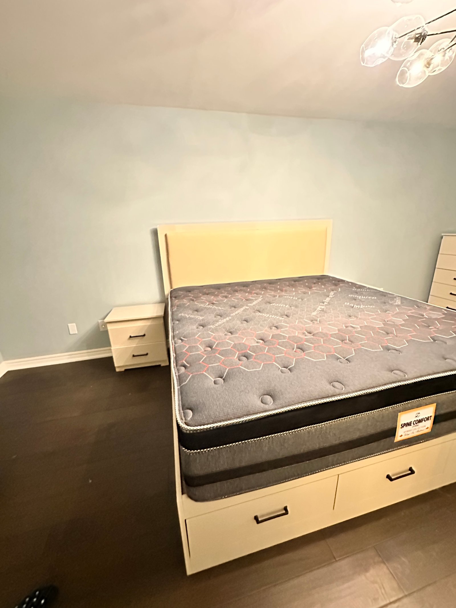 Room layout with integrated storage